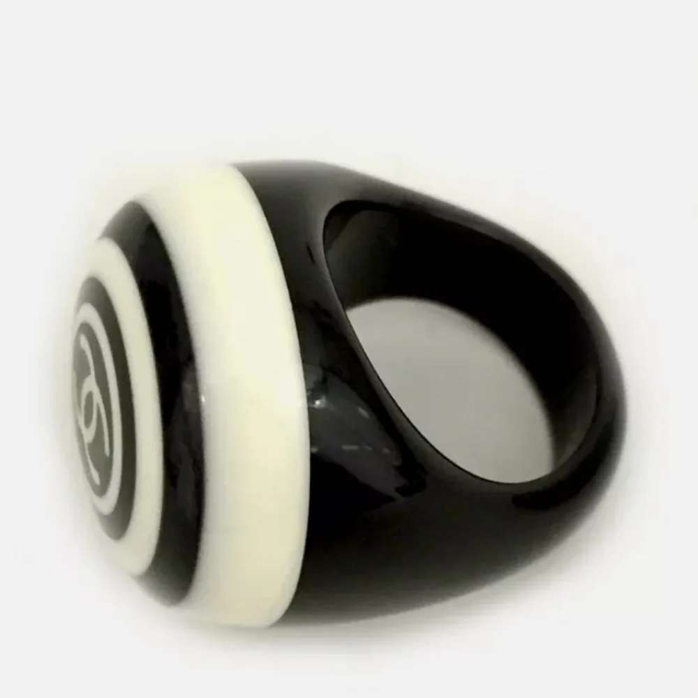 CHANEL CC LOGO BLACK PLASTIC RING/Q4248